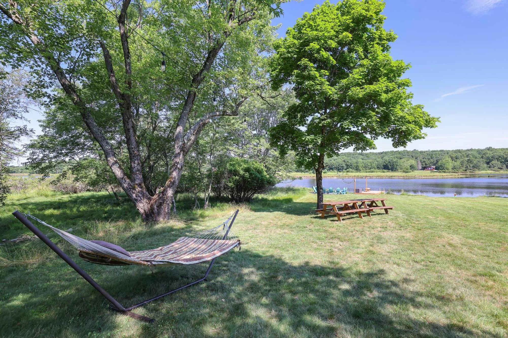 Poconos Brand New Lakefront Oasis 1 Acre, Hottub Gameroom Firepits Talk About Privacy Albrightsville Екстер'єр фото