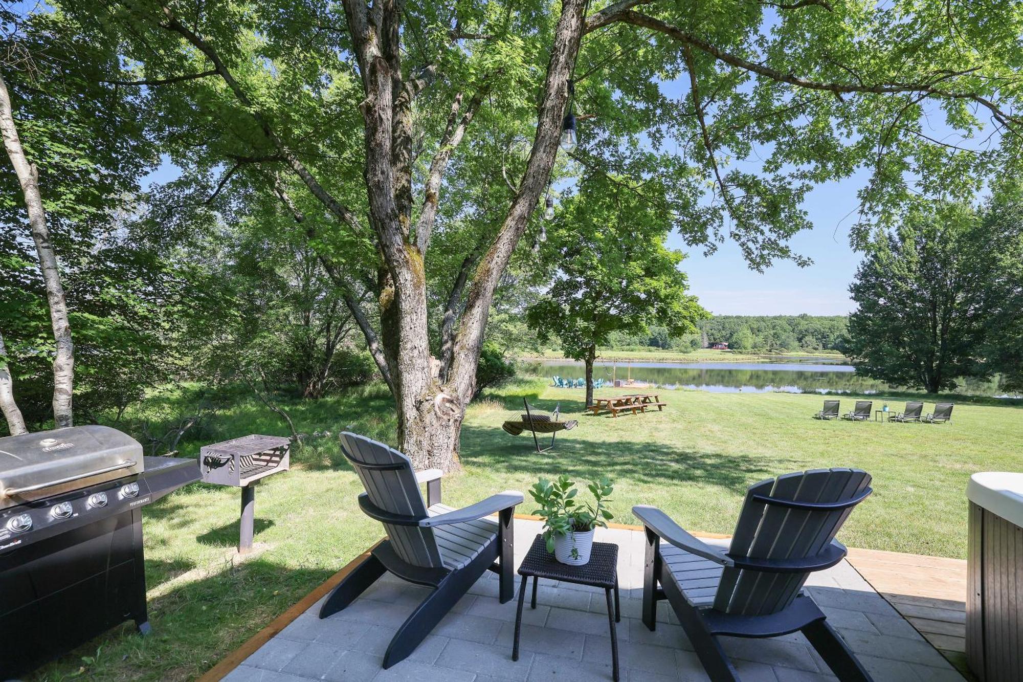 Poconos Brand New Lakefront Oasis 1 Acre, Hottub Gameroom Firepits Talk About Privacy Albrightsville Екстер'єр фото