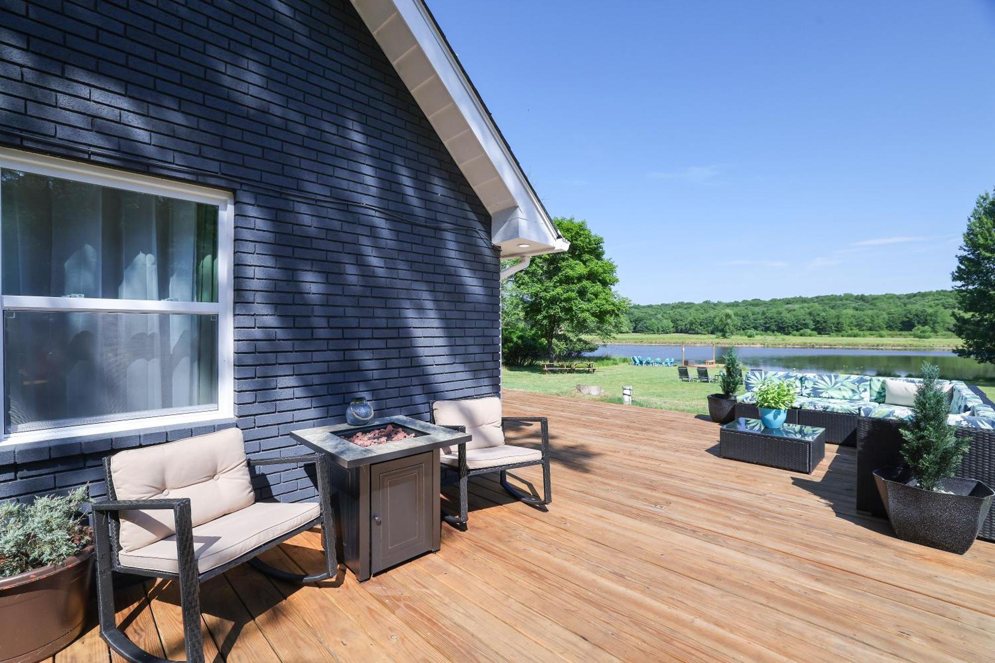 Poconos Brand New Lakefront Oasis 1 Acre, Hottub Gameroom Firepits Talk About Privacy Albrightsville Екстер'єр фото