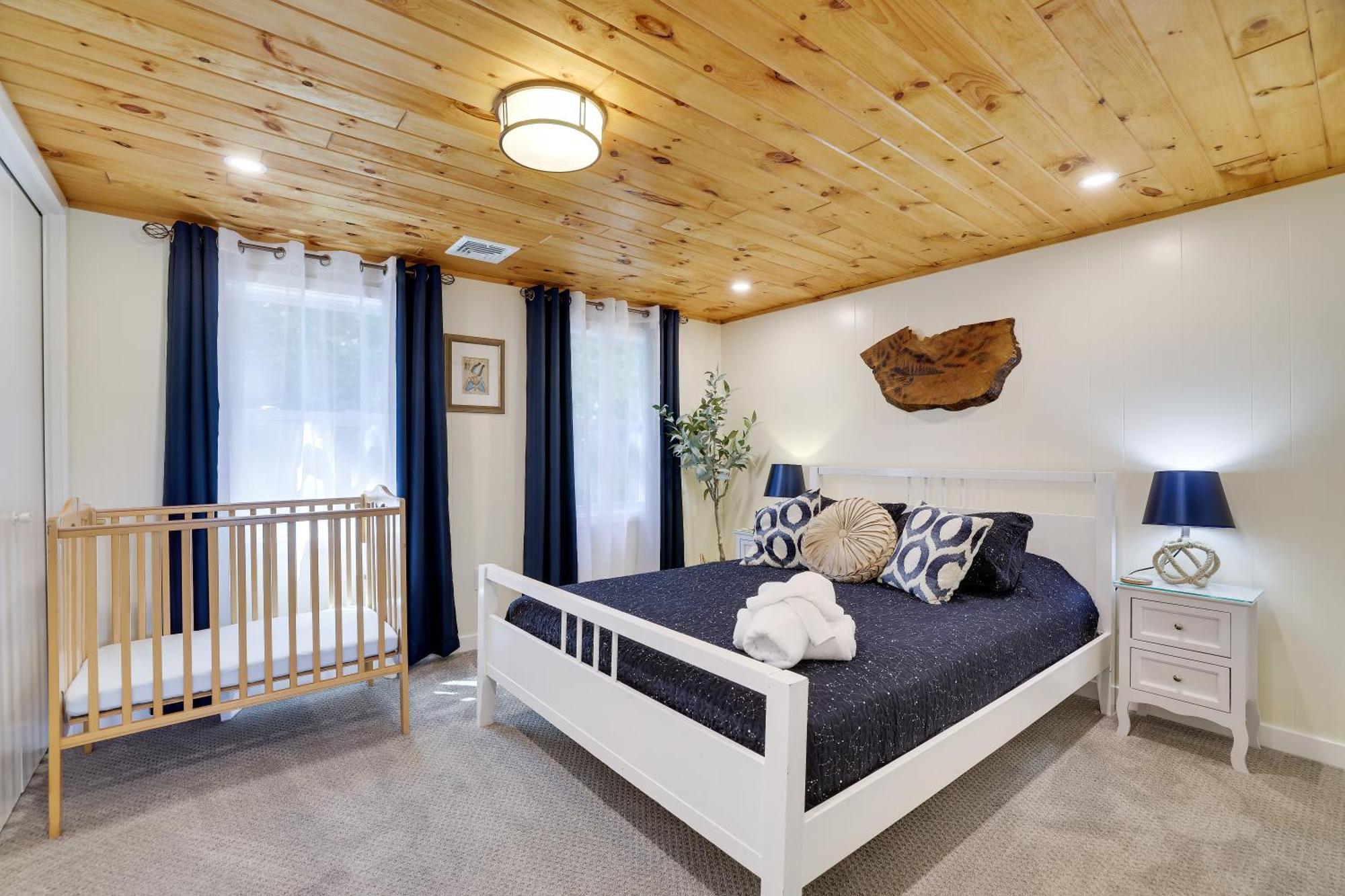 Poconos Brand New Lakefront Oasis 1 Acre, Hottub Gameroom Firepits Talk About Privacy Albrightsville Екстер'єр фото