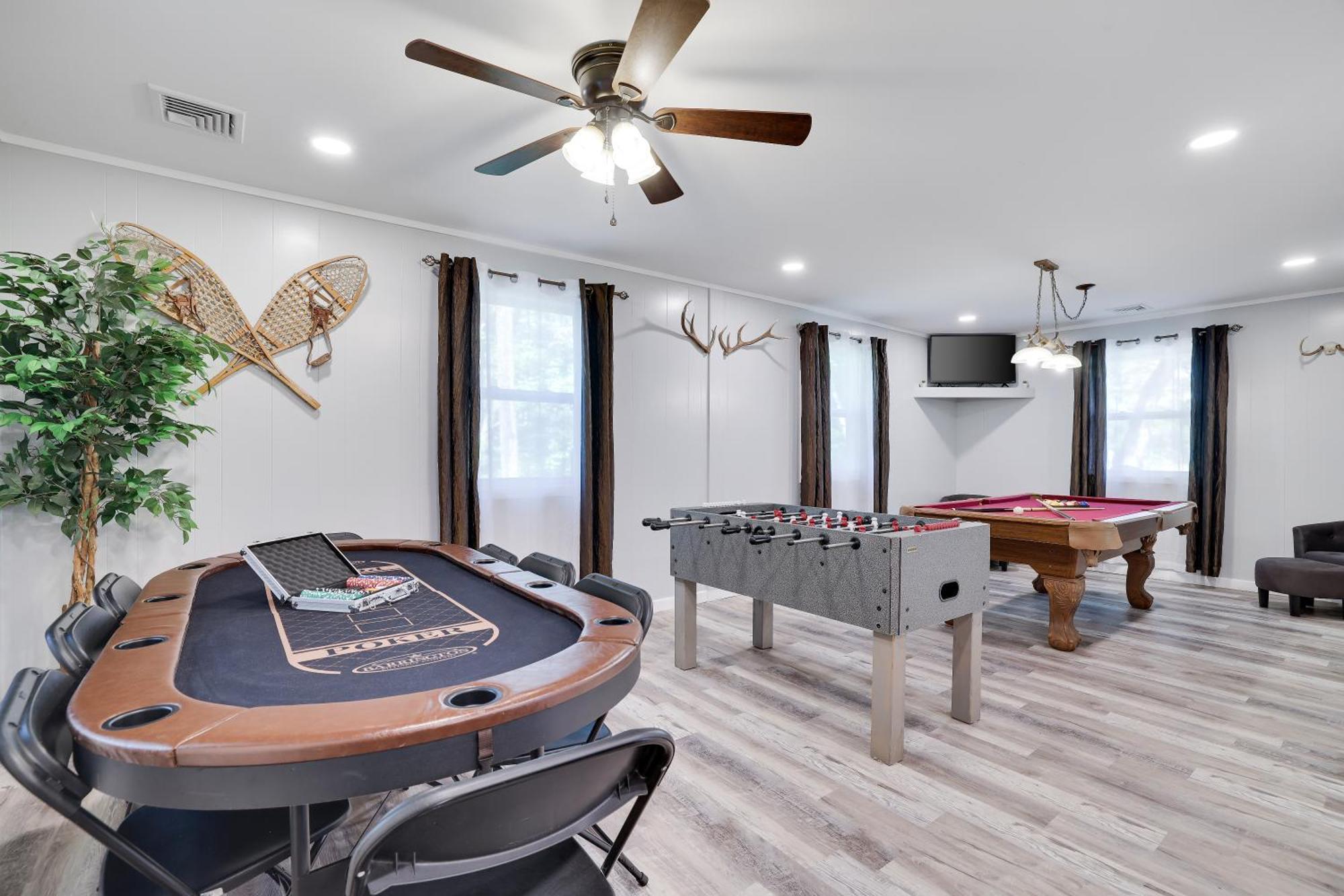 Poconos Brand New Lakefront Oasis 1 Acre, Hottub Gameroom Firepits Talk About Privacy Albrightsville Екстер'єр фото
