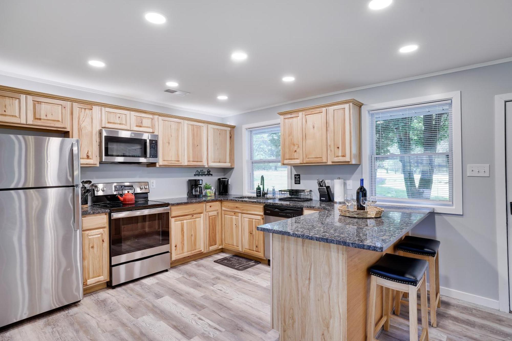 Poconos Brand New Lakefront Oasis 1 Acre, Hottub Gameroom Firepits Talk About Privacy Albrightsville Екстер'єр фото