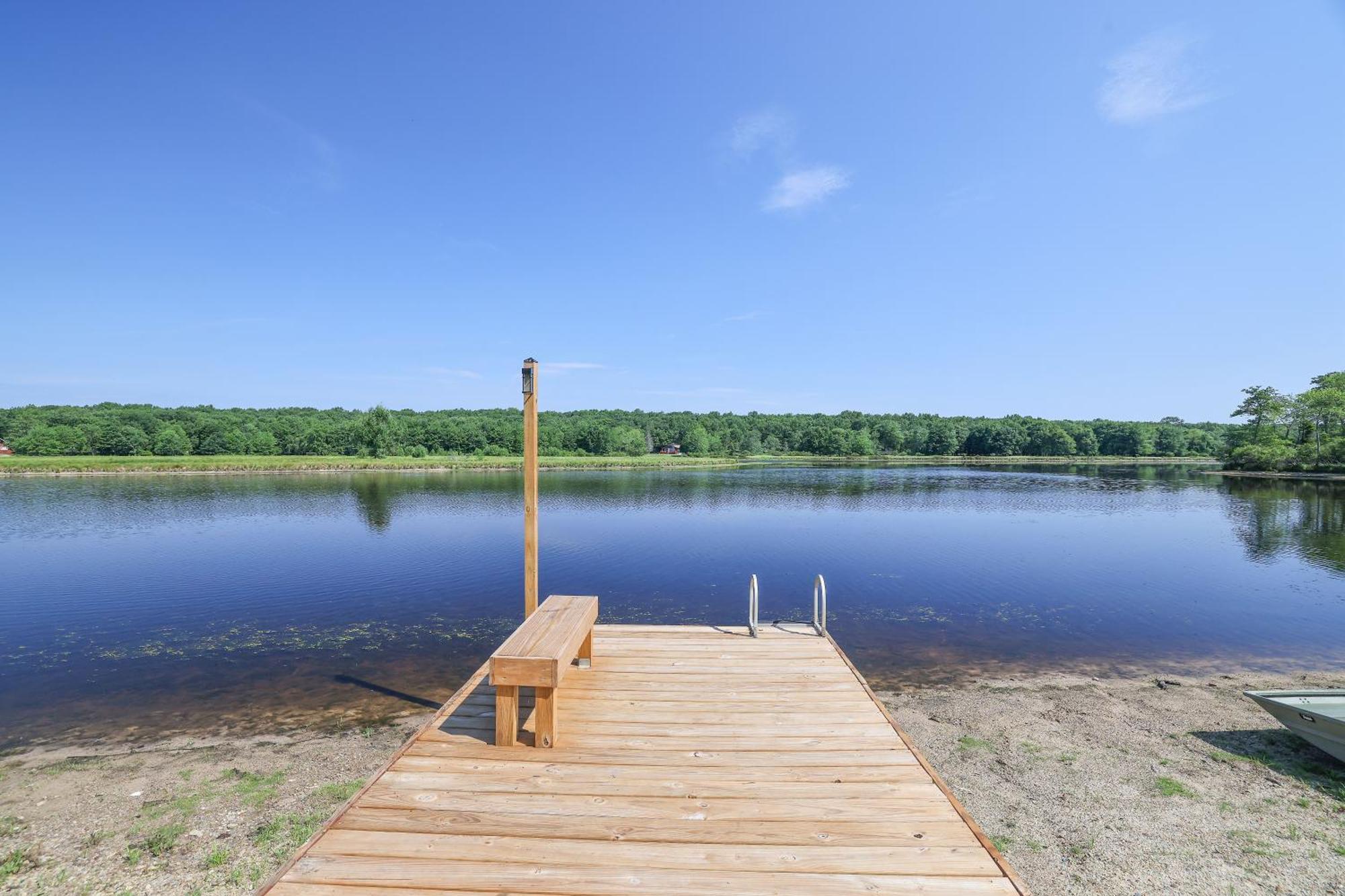 Poconos Brand New Lakefront Oasis 1 Acre, Hottub Gameroom Firepits Talk About Privacy Albrightsville Екстер'єр фото